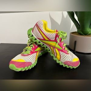 Reebok fun sneaker with bright colors 8.5 Zig Nano retro